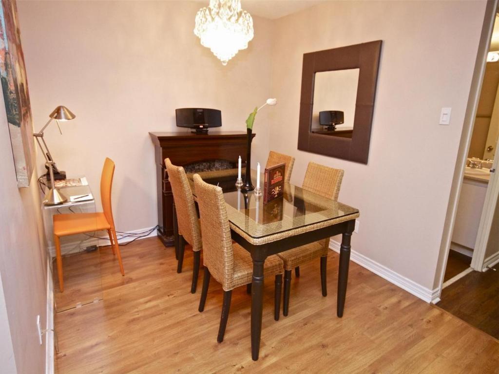Glen Grove - Conservatory Tower Toronto Phòng bức ảnh